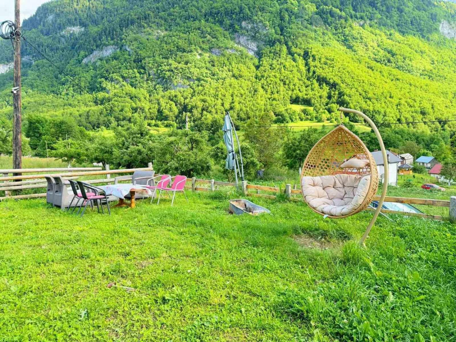 Dedushi &wood Cabins-camping Place *