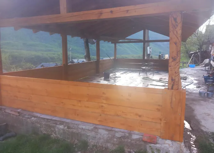 Dedushi Guesthouse &Wood Cabins-Camping Place